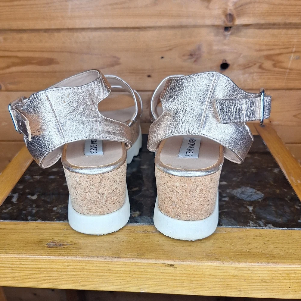❤️ Steve Madden Rose Gold Plataform sandals Size 7M